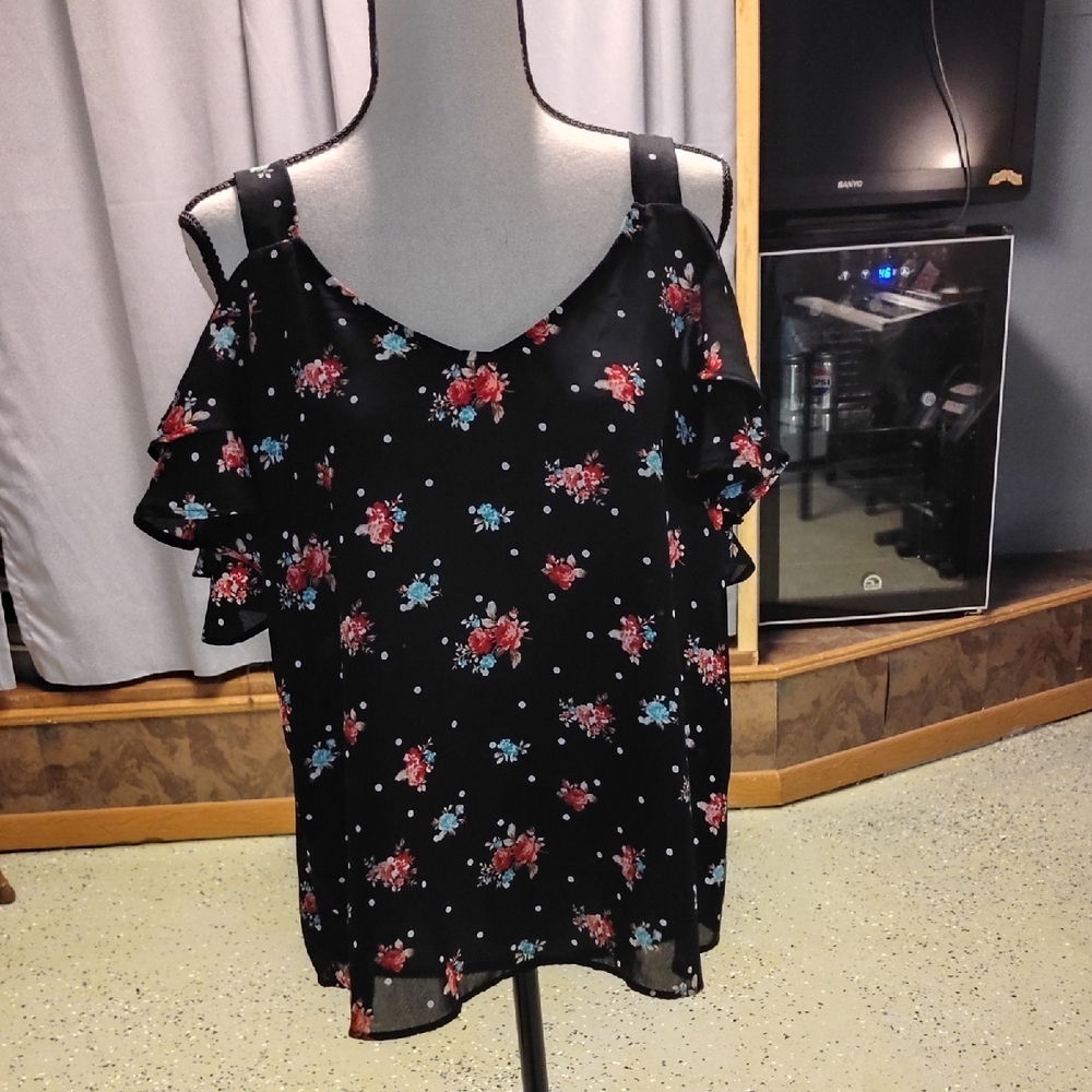 Signature Studio Black Floral Cold Shoulder Blouse